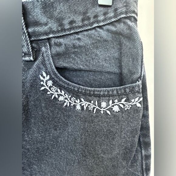 EUC Vintage GAP Distressed Black Embroidered Classic Fit Jeans - Size 10 - Picture 3 of 4